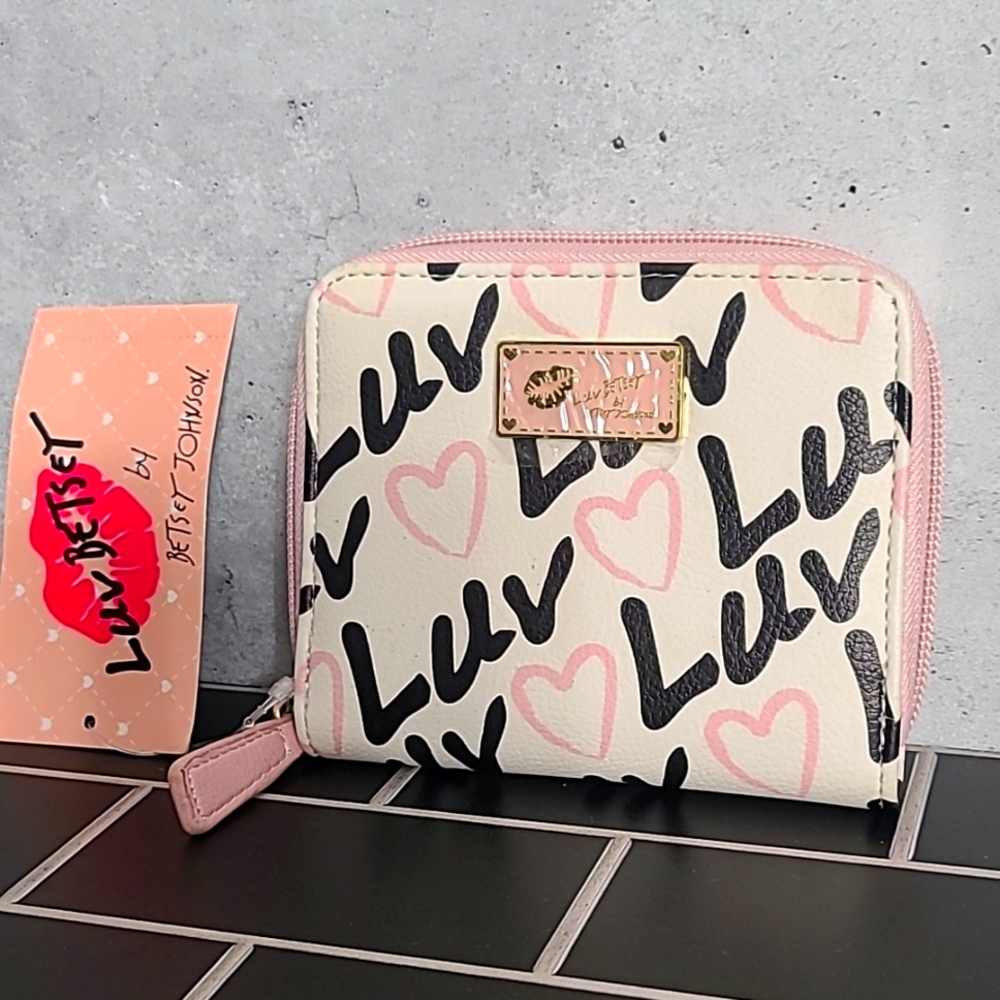 BETSEY JOHNSON HEART WALLET